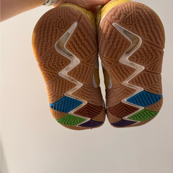 Kyrie 4 CTC (Cinnamon Toast Crunch) Shoes - Picture 7 of 9